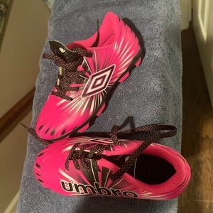 Umbro Child UX Accuro Junior Soccer Shoe
